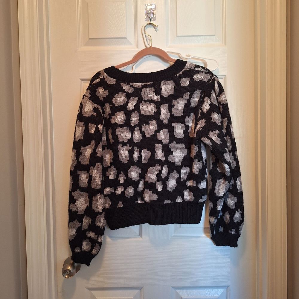 Scoop Stylish Black Gray and White Patterned Cropped Cardigan Bundle 3/$15 - Picture 3 of 11